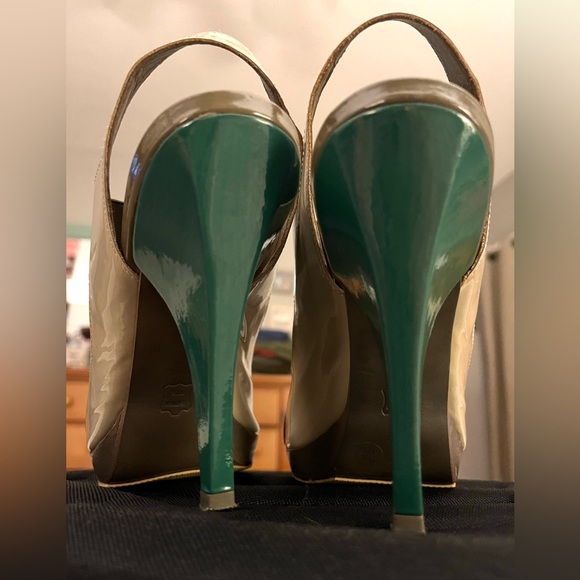 BCBG MaxAzria color block heels - Picture 6 of 11